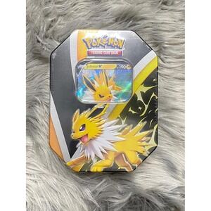Pokemon- Jolteon V Tin – Pokémon TCG Eevee Evolutions (Sealed)